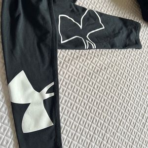 Youth XL used but great shape leggings with logo
